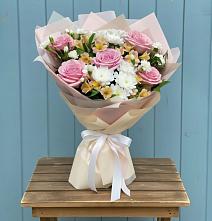 Букет цветов из:  Гвоздики, Орхидеи и Розы в Благовещенке