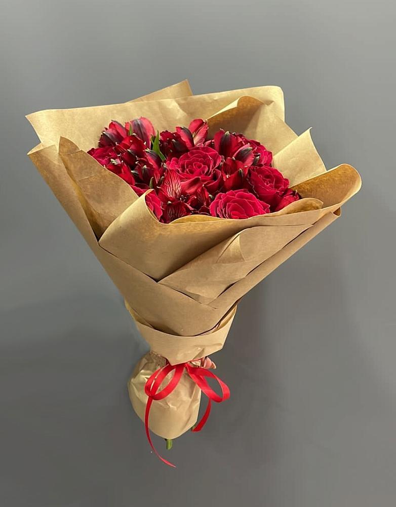 Букет цветов из: Альстромерии и Розы в Благовещенке