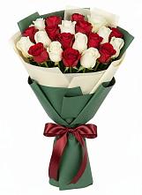 Букет Микс из красных и белых роз в Благовещенке