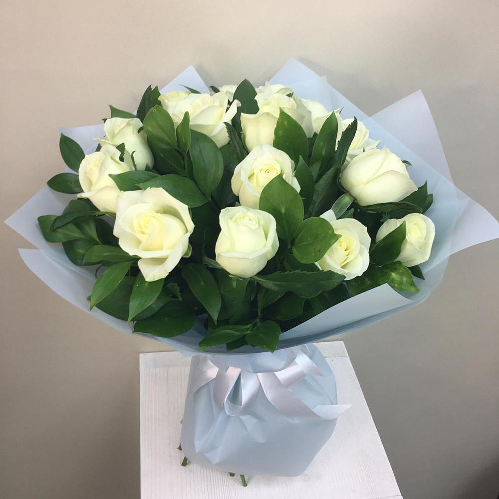 Букет 15 Белых роз Проуд в Благовещенке