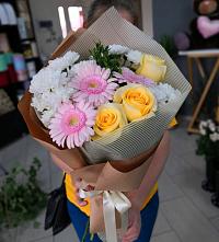 Букет цветов из:  Герберы, Розы и Хризантемы в Благовещенке