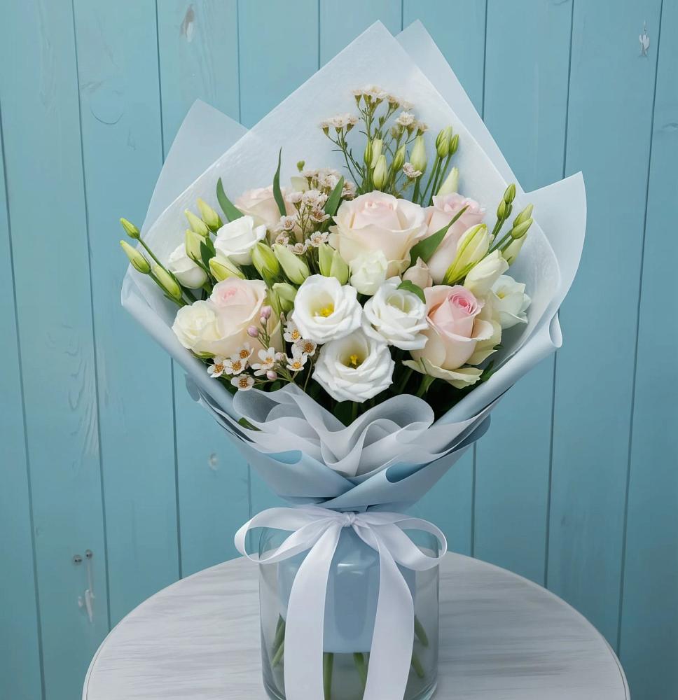 Букет цветов из: Розы и Лизиантусы в Благовещенке