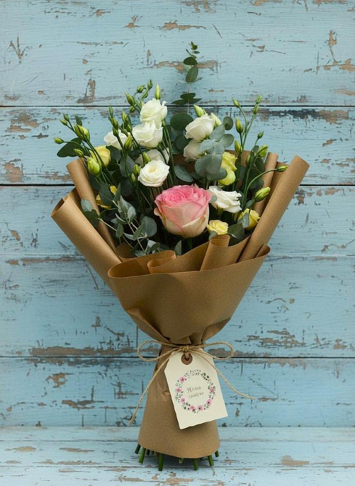 Букет цветов из: Розы и Лизиантусы в Благовещенке