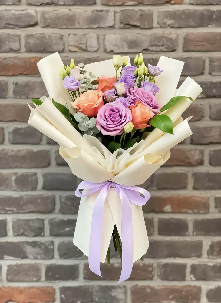 Букет цветов из: Лизиантусы и Розы в Благовещенке