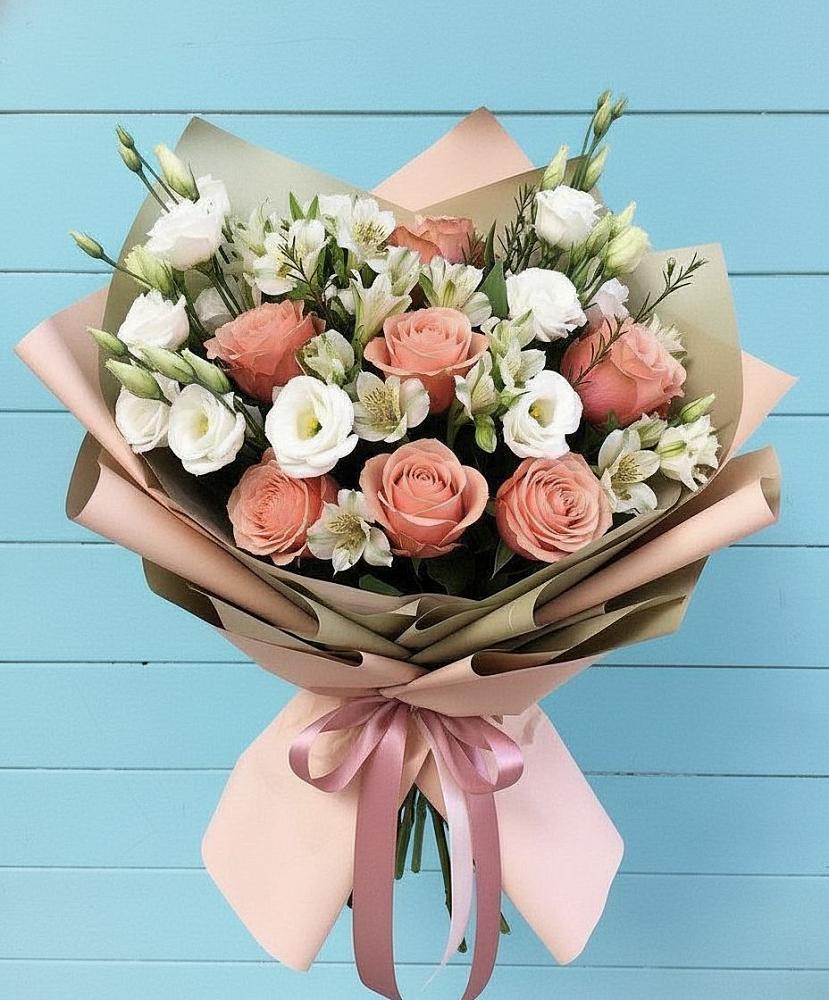 Букет цветов из: Розы, Альстромерии и Лизиантусы в Благовещенке