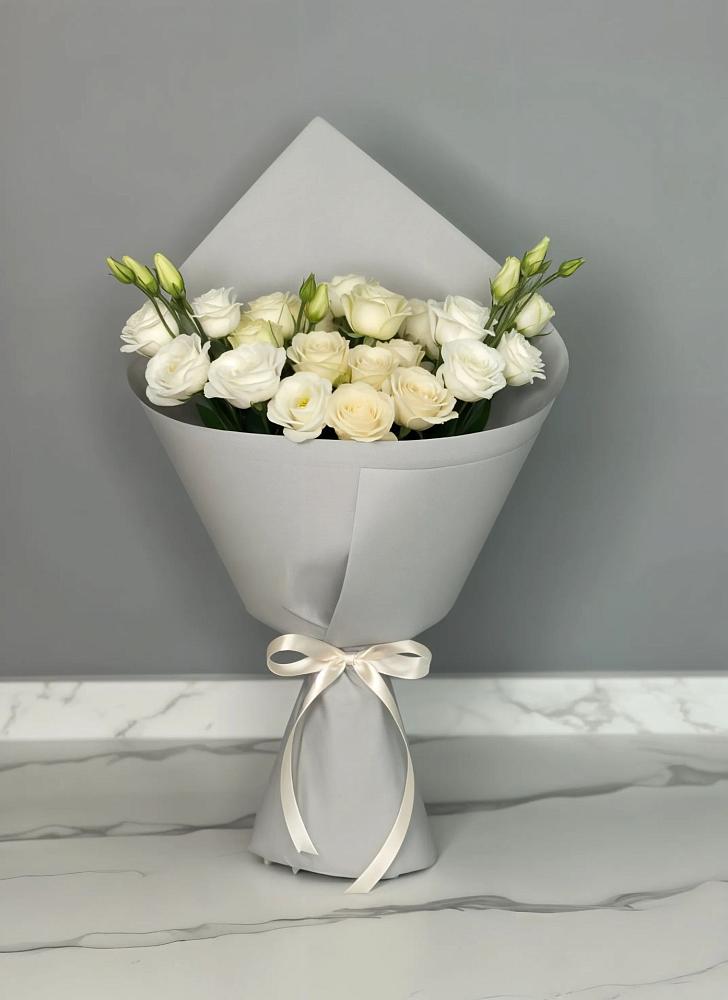 Букет цветов из: Розы и Лизиантусы в Благовещенке