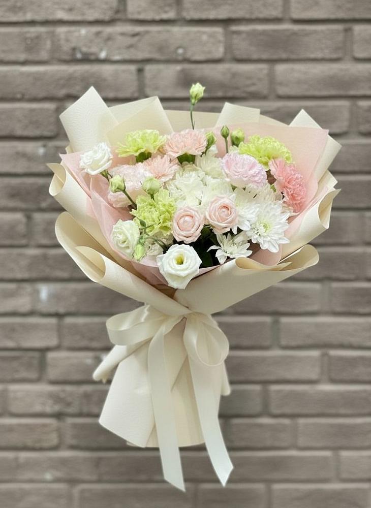 Букет цветов из: Гвоздики, Розы, Лизиантусы и Хризантемы в Благовещенке