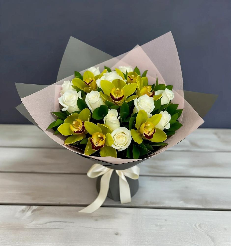 Букет цветов из: Орхидеи и Розы в Благовещенке