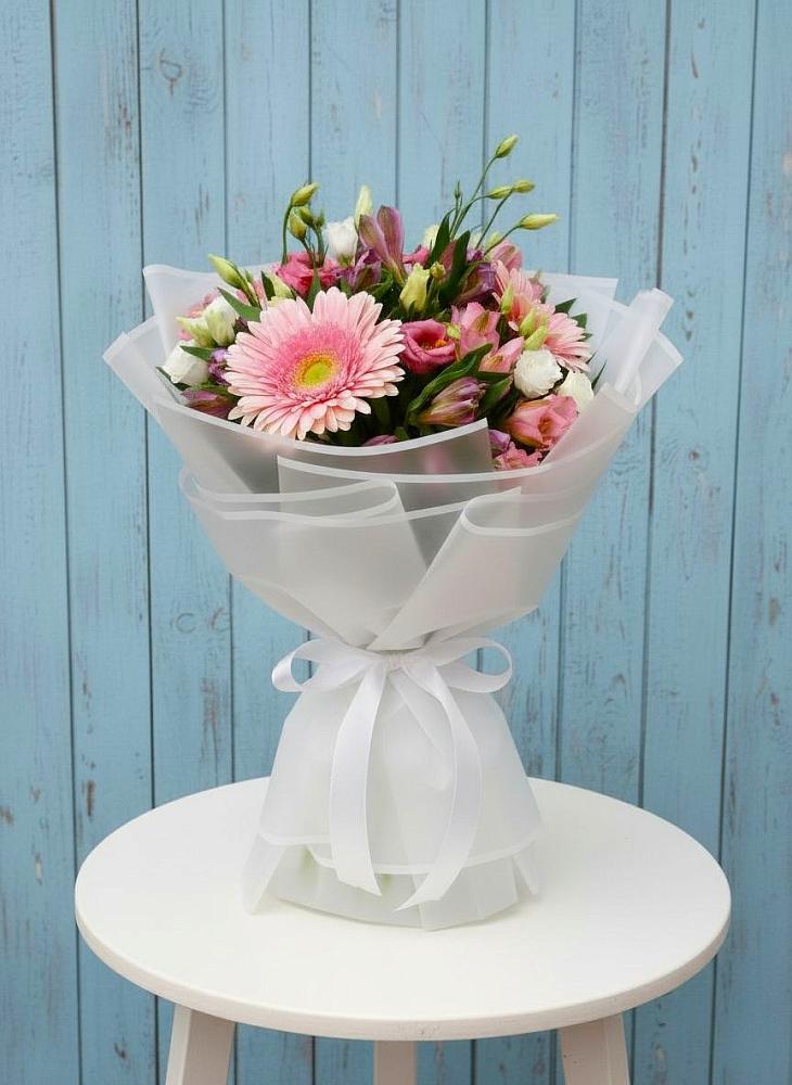 Букет цветов из: Герберы, Альстромерии и Лизиантусы в Благовещенке