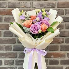 Букет цветов из:  Лизиантусы и Розы в Благовещенке