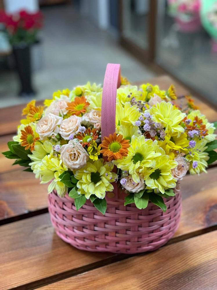 Цветочная композиция из Хризантемы и Розы в корзине в Благовещенке