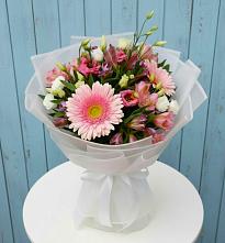 Букет цветов из:  Герберы, Альстромерии и Лизиантусы в Благовещенке