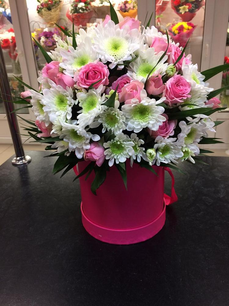 Цветочная композиция из Розы и Хризантемы в шляпной коробке в Благовещенке