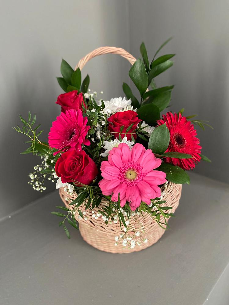 Цветочная композиция из Розы, Хризантемы и Герберы в корзине в Благовещенке