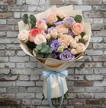 Букет цветов из:  Розы, Лизиантусы и Гвоздики в Благовещенке