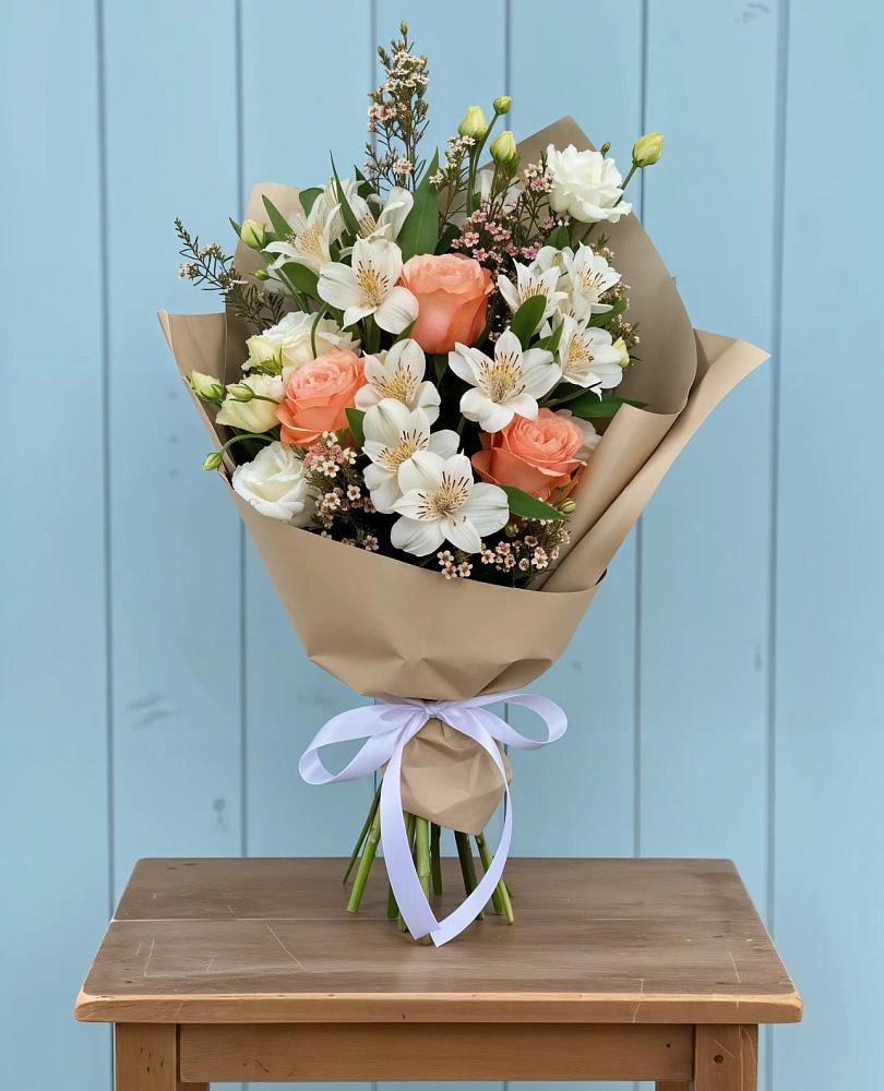 Букет цветов из: Альстромерии, Лизиантусы, Розы и Хризантемы в Благовещенке