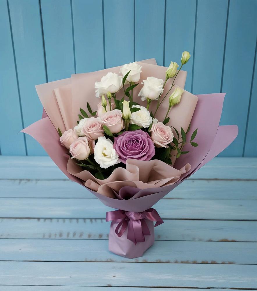 Букет цветов из: Розы и Лизиантусы в Благовещенке